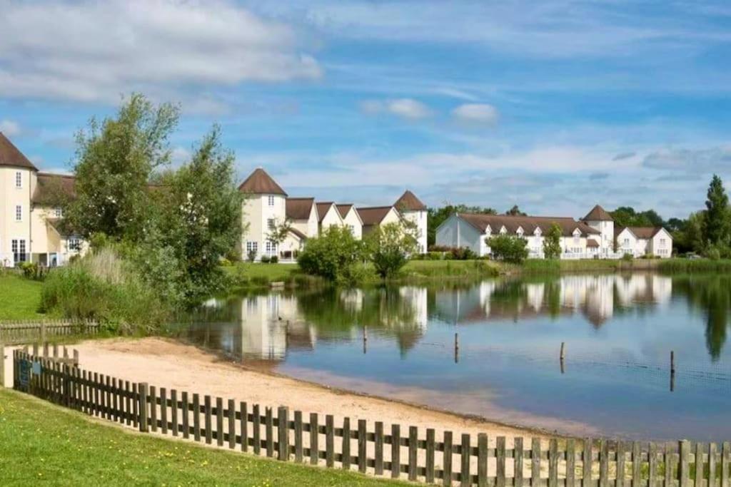 Emerald Lake House South Cerney Exterior photo