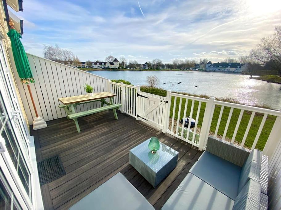 Emerald Lake House South Cerney Exterior photo