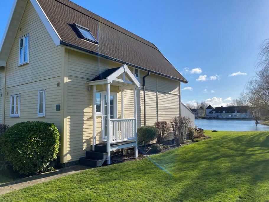 Emerald Lake House South Cerney Exterior photo