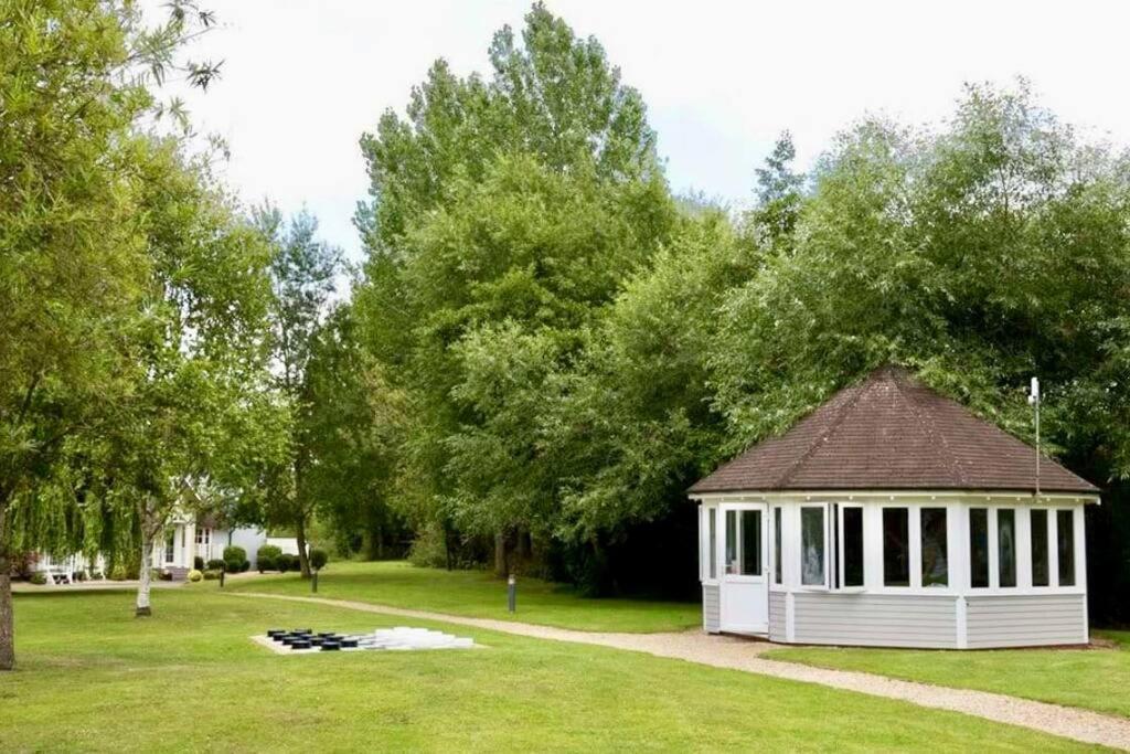 Emerald Lake House South Cerney Exterior photo