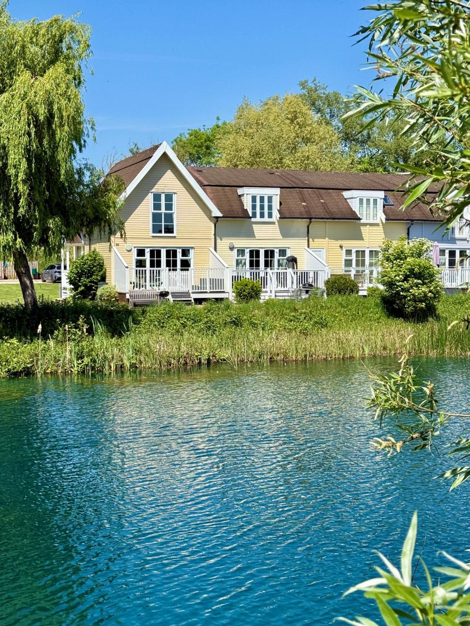 Emerald Lake House South Cerney Exterior photo